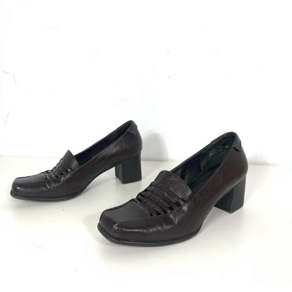 VINTAGE DARK BROWN CUT OUT GENUINE LEATHER SQUARED TOE SMALL HEELED LOAFERS - Picture 2 of 4
